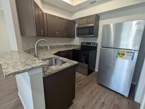 6000-2 Shepherd Mountain Cove in Austin, TX - Building Photo - Building Photo