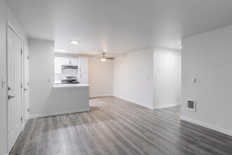 Carriage House Apartments in Tigard, OR - Foto de edificio - Interior Photo