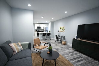 1027 W 5th St in Corbin, KY - Foto de edificio - Building Photo