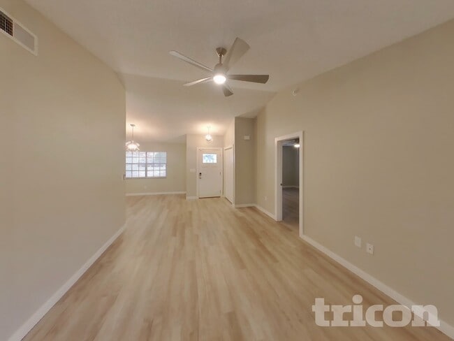 13079 Spencer Ct in Spring Hill, FL - Foto de edificio - Building Photo