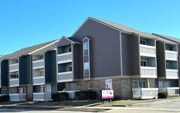 107 E Springfield in Champaign, IL - Building Photo - Interior Photo