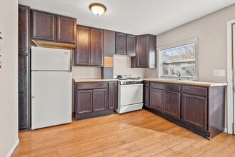 309 W 10th St in Cedar Falls, IA - Building Photo - Building Photo