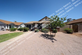 1055 N Recker Rd in Mesa, AZ - Building Photo - Building Photo