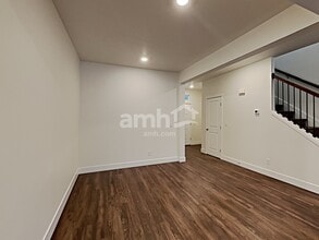 12401 83rd Ave E in Puyallup, WA - Foto de edificio - Building Photo