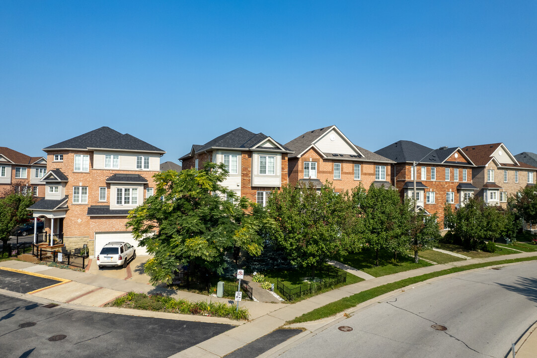 Triple Crown in Toronto, ON - Building Photo