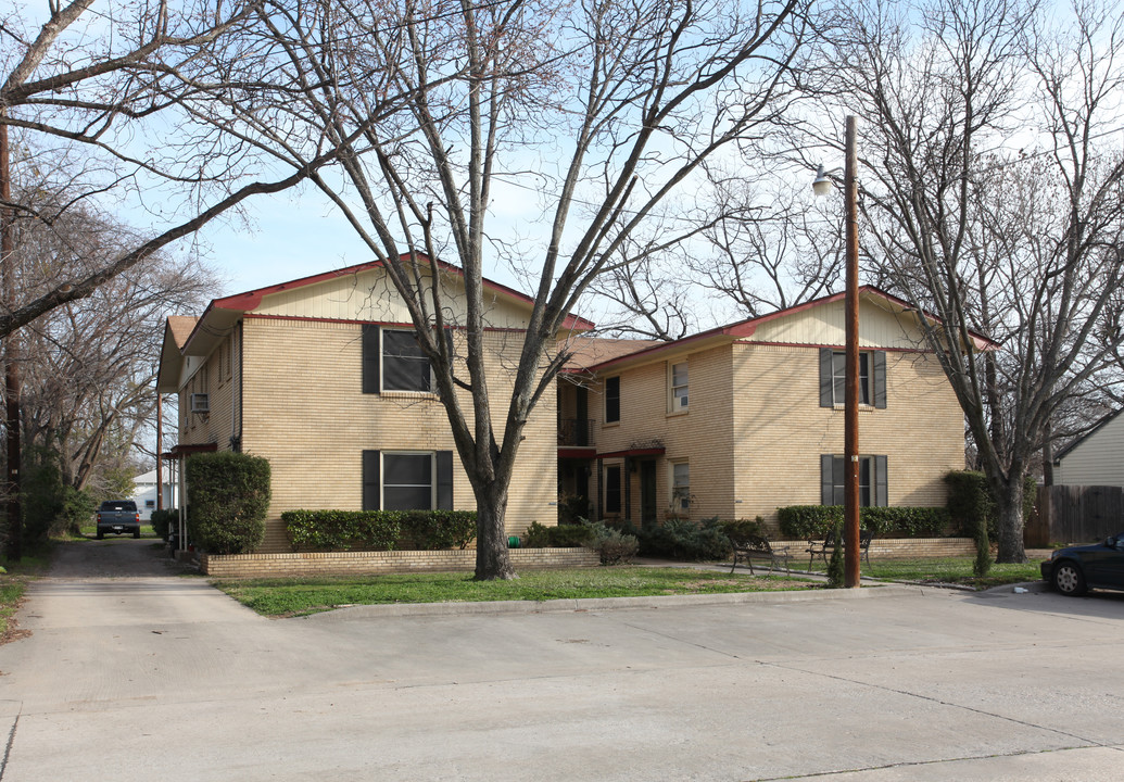 307 W 4th St in Irving, TX - Building Photo