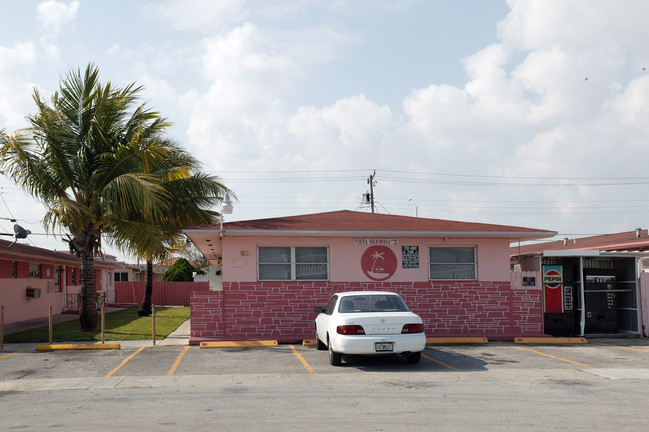 50 W 10th St in Hialeah, FL - Building Photo - Building Photo