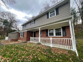 37 Hills Rd in Ballston Lake, NY - Building Photo