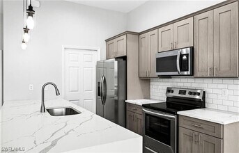 1017 NW 10th Ave in Cape Coral, FL - Building Photo - Building Photo