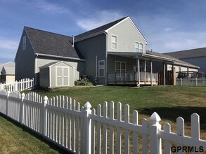 2102 Quartz Dr in Papillion, NE - Building Photo - Building Photo
