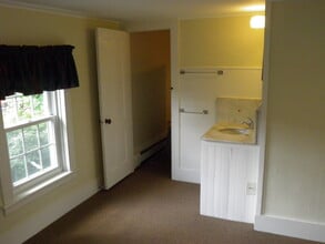 47 Spring St, Unit 2b in Keene, NH - Foto de edificio - Building Photo