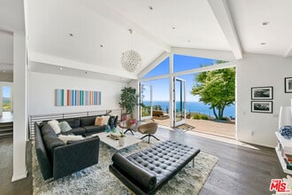 27450 Calicut Rd in Malibu, CA - Foto de edificio - Building Photo
