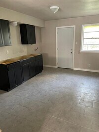 3831 Wipprecht St photo'