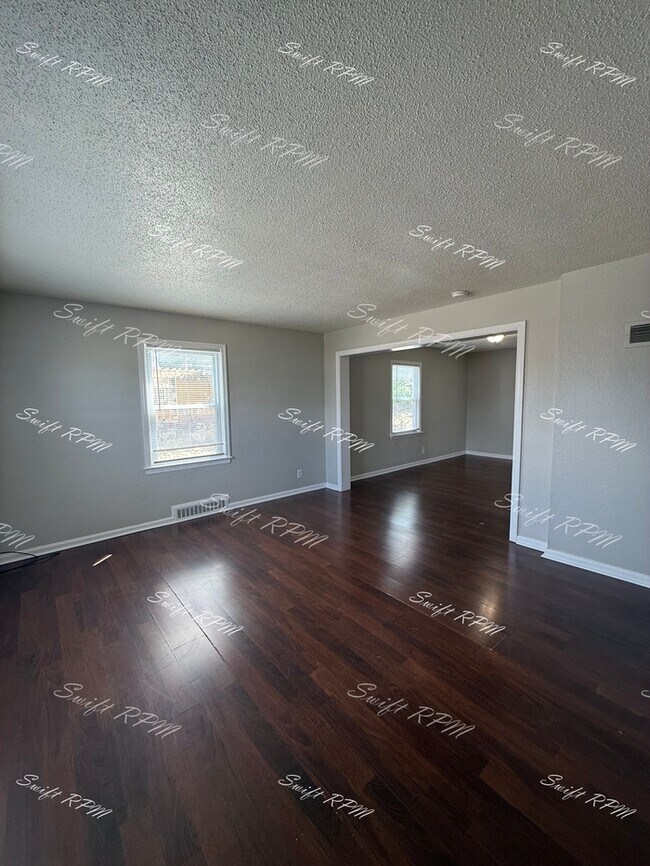 5201 E 12th St in Kansas City, MO - Building Photo - Building Photo