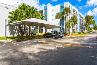 Biscayne in North Miami, FL - Building Photo - Building Photo