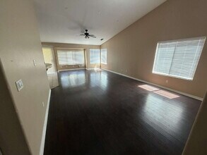 9506 Orchard Grass Ct in Bakersfield, CA - Building Photo - Building Photo