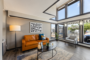 Maverick Oak Lawn Apartments