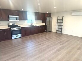 332 Thompson Ave, Unit C in Glendale, CA - Building Photo