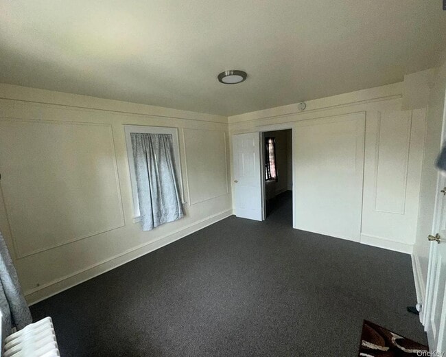 14 Van Cott Ave in Hempstead, NY - Building Photo - Building Photo