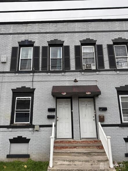 property at 1301 S 2nd St