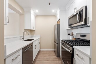 4 Canal Park, Unit 609 in Cambridge, MA - Building Photo - Building Photo