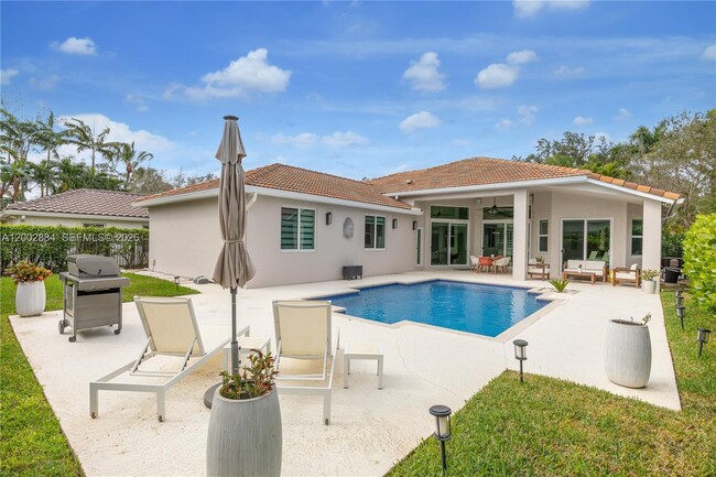 property at 2614 Oakbrook Ct