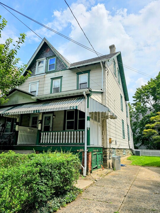 861 Penn St in Bryn Mawr, PA - Building Photo