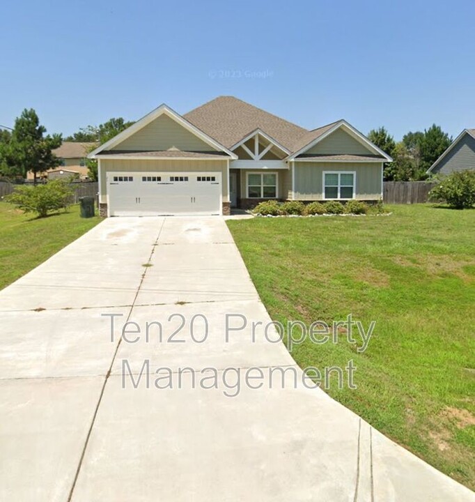 21 Maxwell Dr in Fort Mitchell, AL - Building Photo