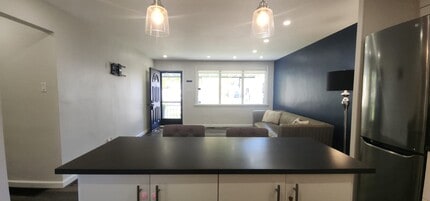 RENOVATED HOME IN EAST LONDON WITH HUGE FENCED YARD-DECK in London, ON - Building Photo - Building Photo