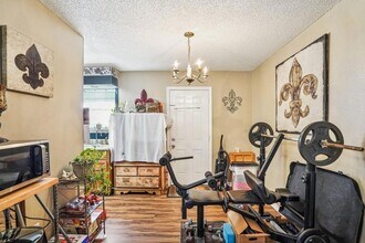 111 Omega St, Unit B in Belle Chasse, LA - Foto de edificio - Building Photo