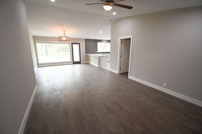 1114 W Northgate Dr in Irving, TX - Foto de edificio - Building Photo