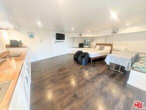 2977 Seabreeze Dr in Malibu, CA - Building Photo - Building Photo