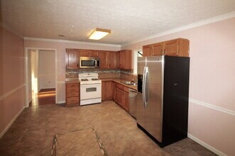 4991 Sugar Creek Dr in Sugar Hill, GA - Foto de edificio - Building Photo