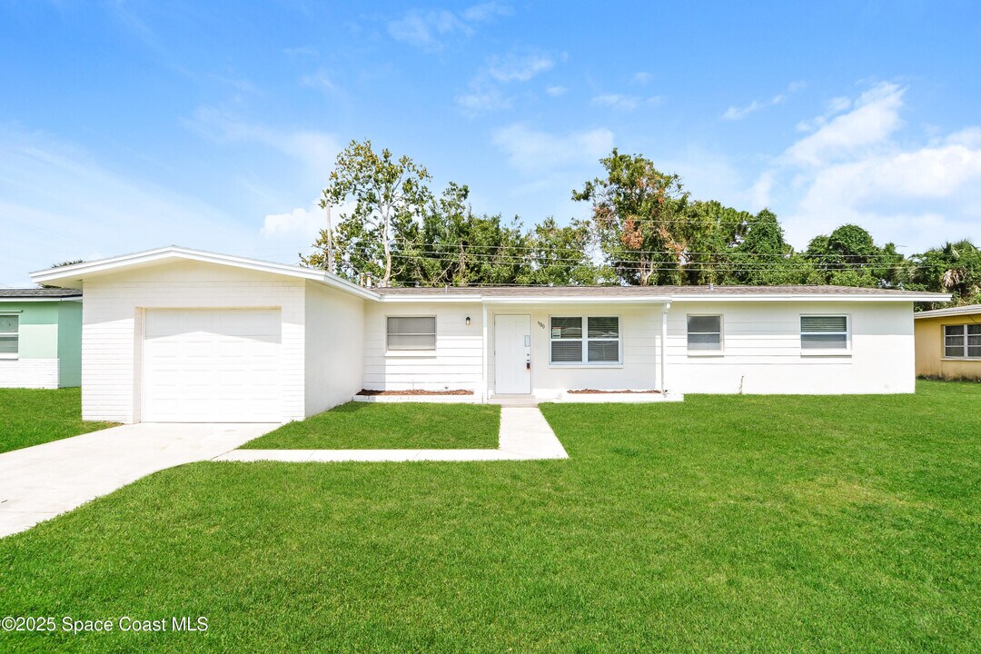 980 Butia St in Merritt Island, FL - Building Photo