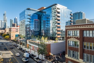 Neveseno in Chicago, IL - Building Photo