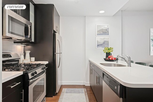 41-34 Crescent Street 4E in Queens, NY - Foto de edificio - Building Photo