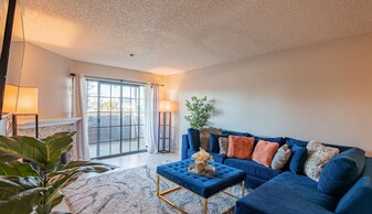 6545 Reseda Blvd, Unit 13 in Reseda, CA - Building Photo