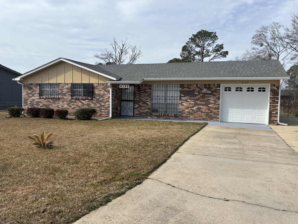 4137 Charles St in Moss Point, MS - Building Photo