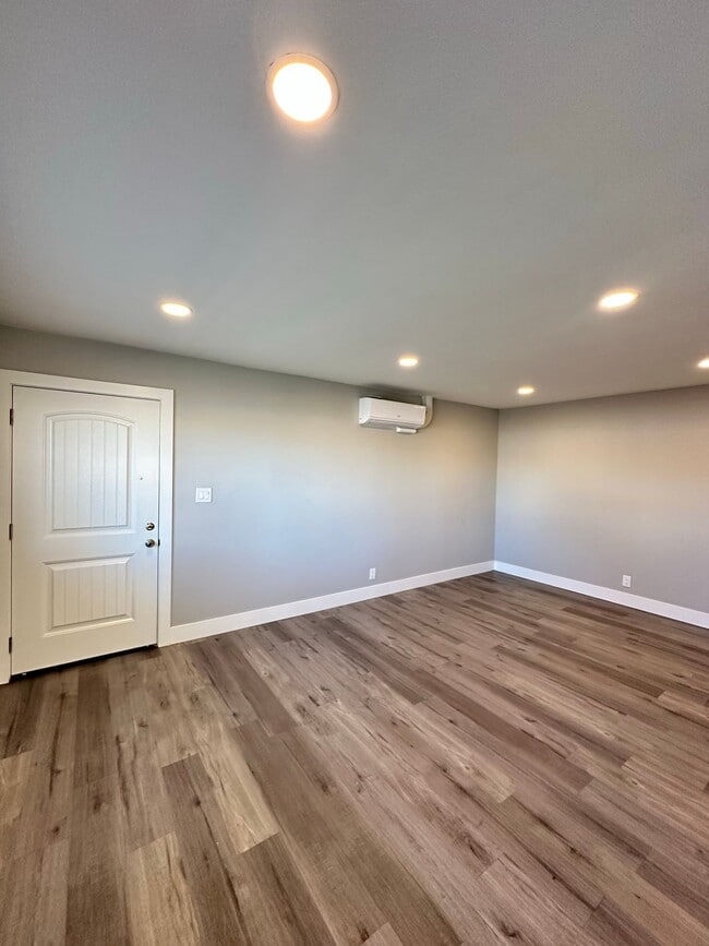 5852 Santa Barbara Ave, Unit D in Garden Grove, CA - Building Photo - Building Photo