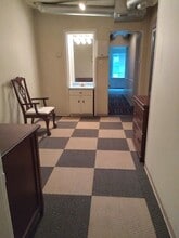 7527 Forsyth Blvd, Unit B in Clayton, MO - Foto de edificio - Building Photo