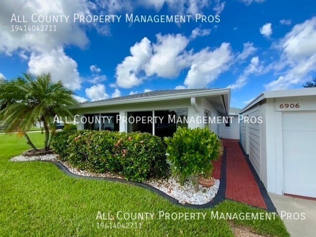 6906 Curtiss Ave in Sarasota, FL - Foto de edificio