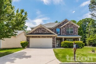 6601 Pamplona Pl in Atlanta, GA - Building Photo