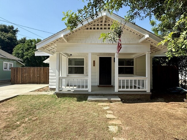 property at 231 W Railway St