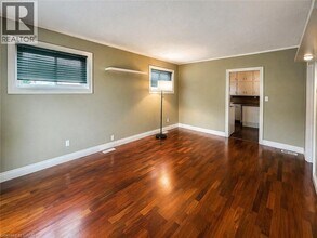 33 Woolwich St N in Breslau, ON - Building Photo - Building Photo