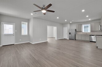 2333 Green Sturgeon Ct in Shenandoah, TX - Building Photo - Building Photo