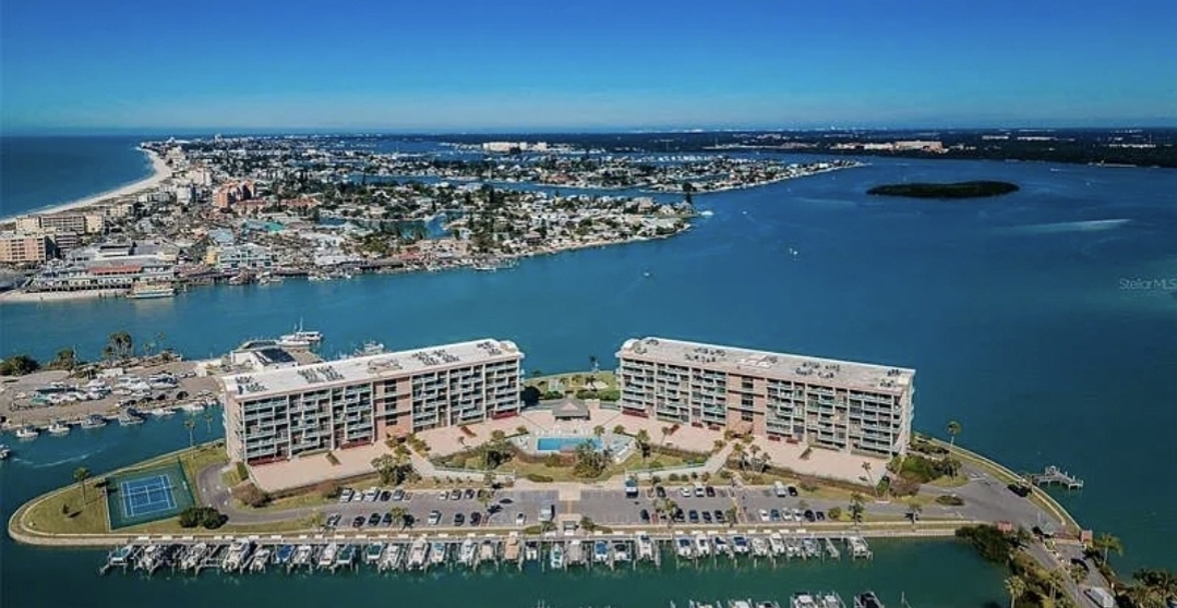 1 Key Capri, Unit 605 in Treasure Island, FL - Building Photo