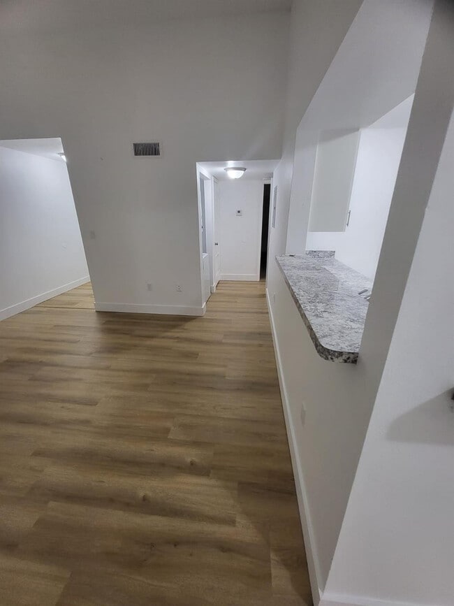 2622 NW 33rd St in Oakland Park, FL - Building Photo - Building Photo