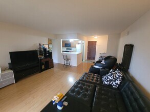 2214 S Goebbert Rd, Unit Unit 275 in Arlington Heights, IL - Building Photo - Building Photo