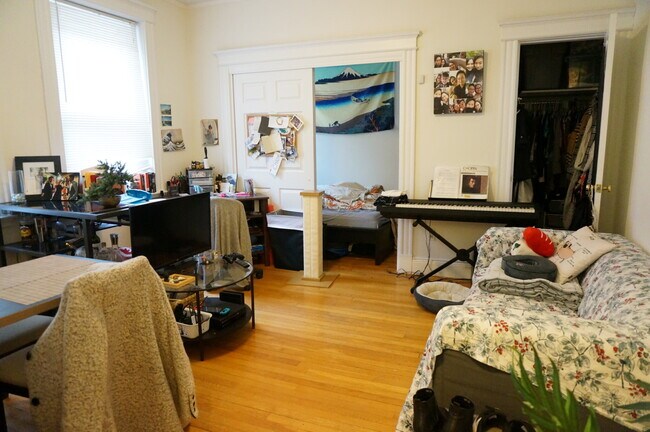 42 Strathmore Rd, Unit 1