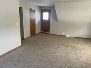 4032 W Green Tree Rd in Milwaukee, WI - Building Photo - Building Photo